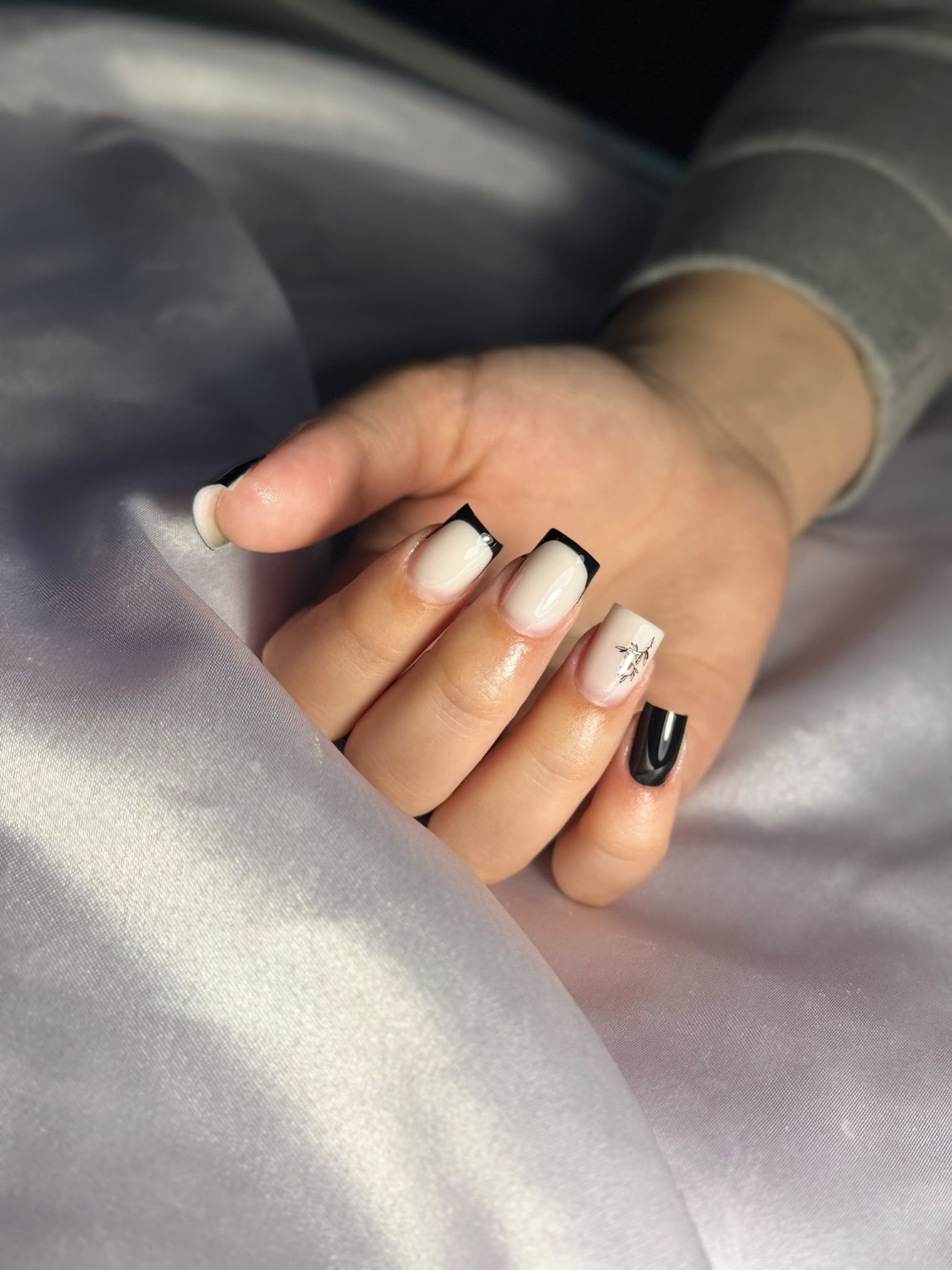 Detalj rada na noktima nnails.by.m
